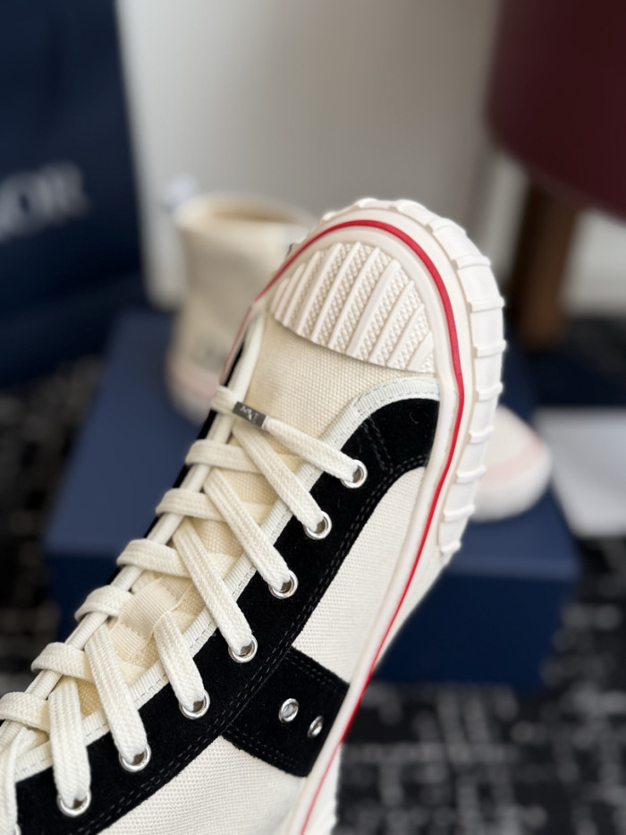 D10R SNEAKER