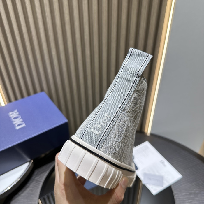 D10R SNEAKER