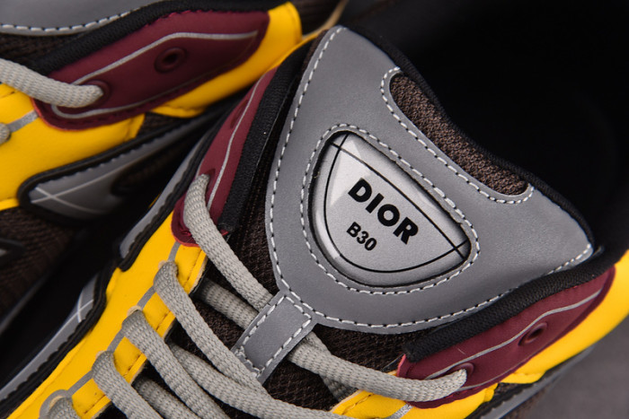 D10R SNEAKER