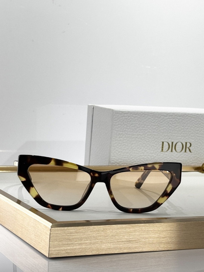 D SUNGLASSES