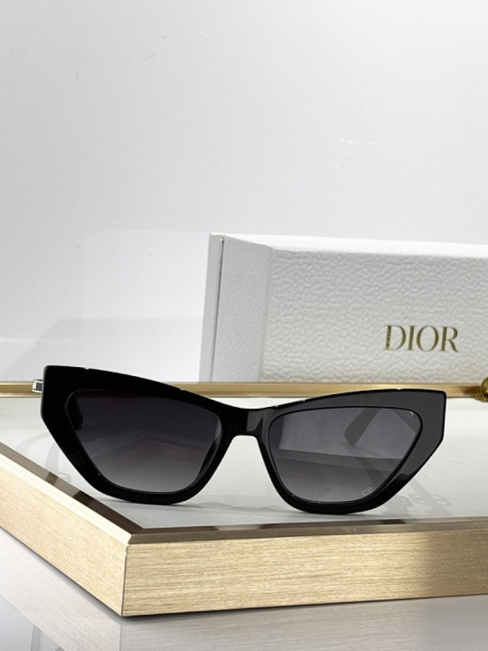 D SUNGLASSES