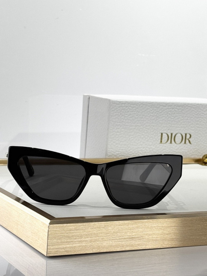 D SUNGLASSES