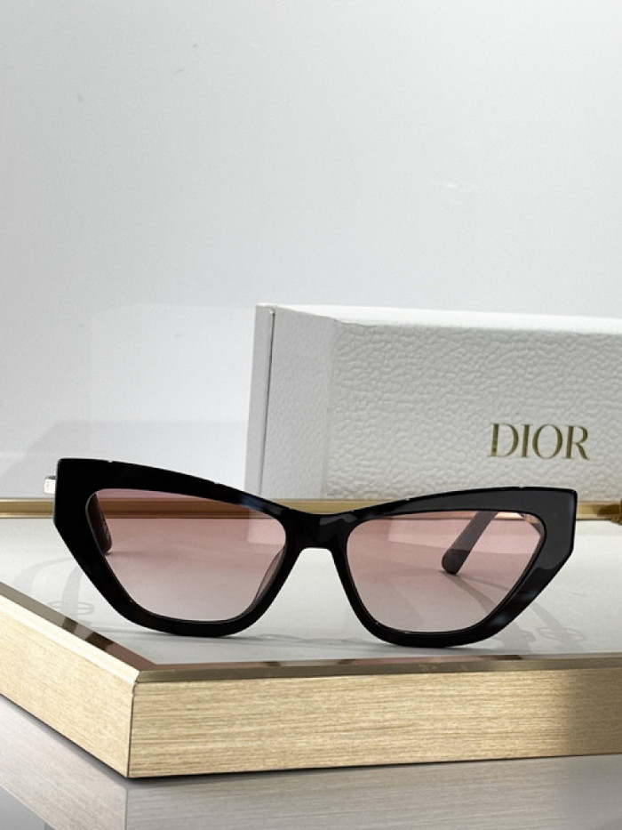 D SUNGLASSES