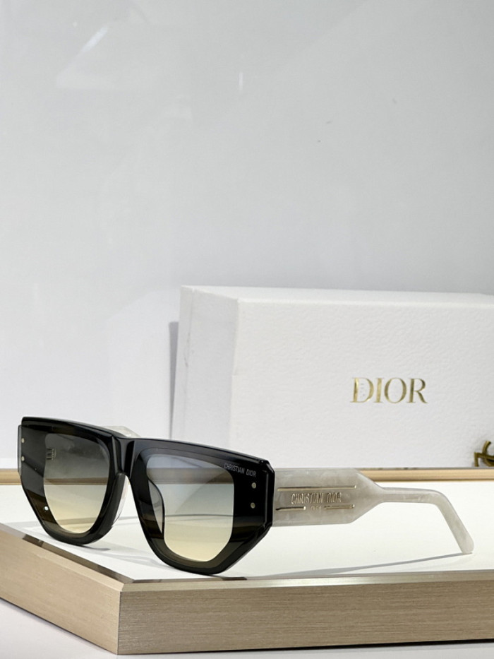 D SUNGLASSES