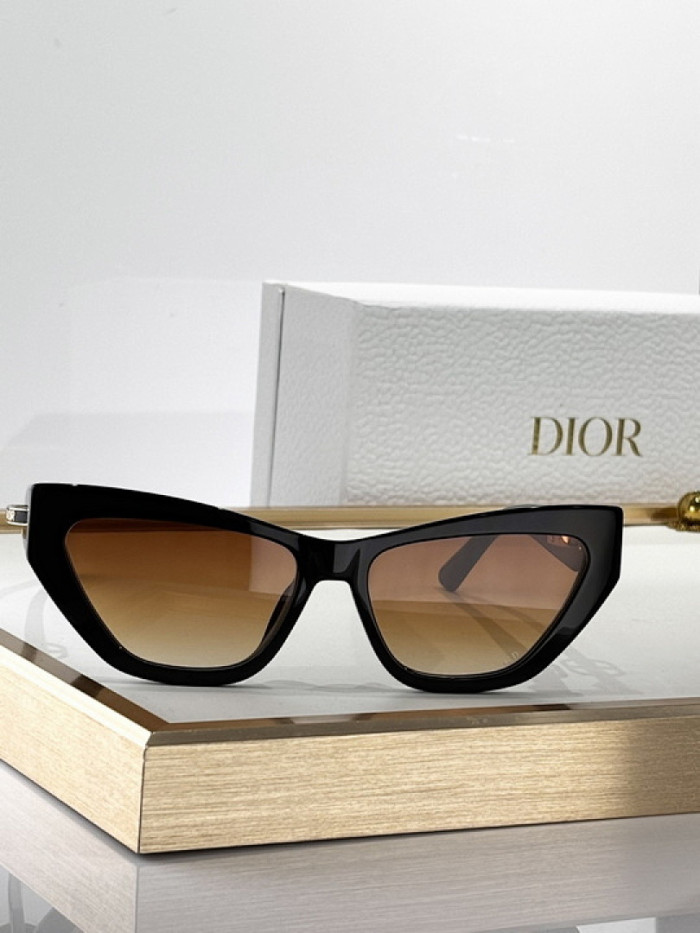 D SUNGLASSES