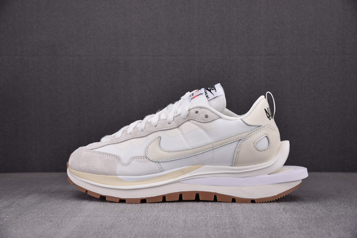 SACAI X NIKE VAPORWAFFLE "SAIL" DD1875-100