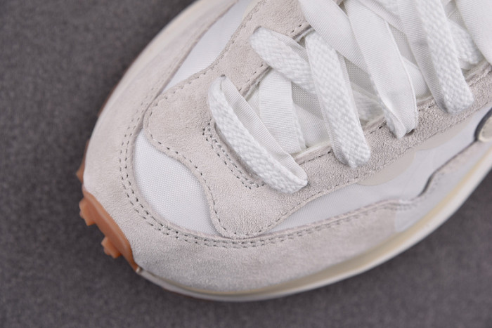SACAI X NIKE VAPORWAFFLE "SAIL" DD1875-100