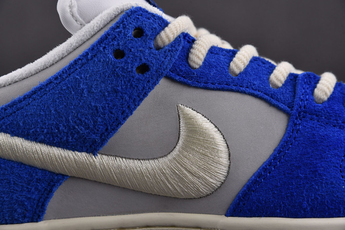 Fly Streetwear x Nike SB Dunk Low DQ5130-400