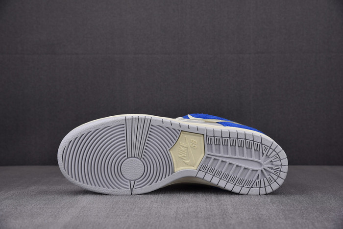 Fly Streetwear x Nike SB Dunk Low DQ5130-400