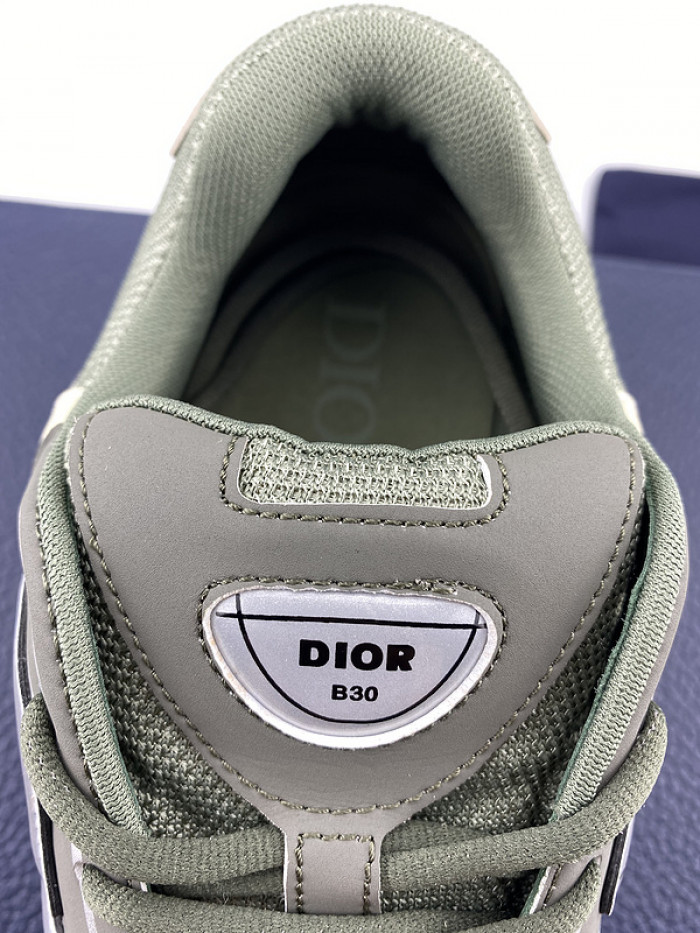 D10R SNEAKER