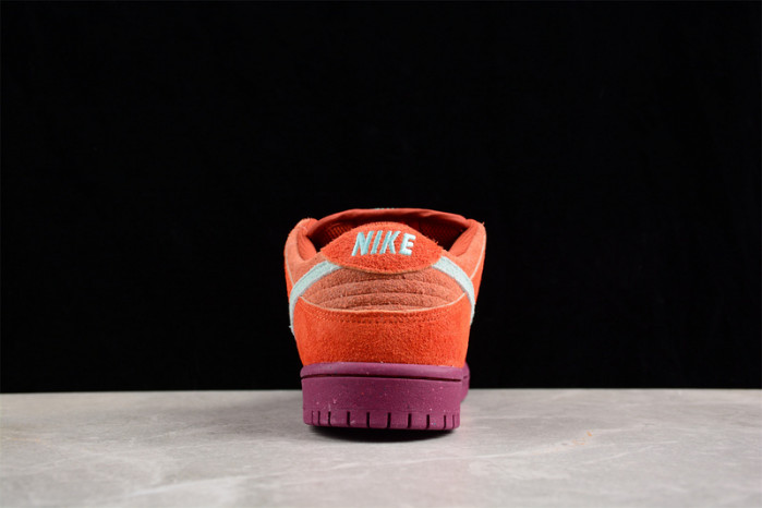 Nike SB Dunk Low “Mystic Red” DV5429-601