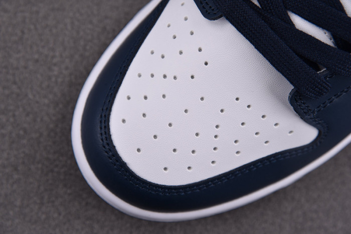 Nike Dunk Low “Midnight Navy” FN7800-400