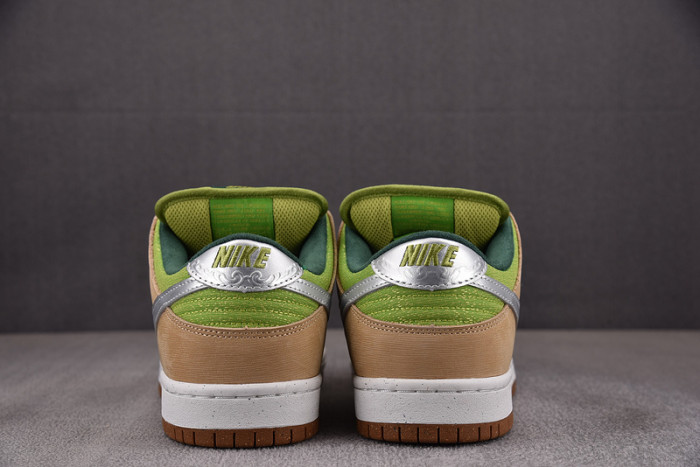 Nike SB Dunk Low Escargot  FQ7585-200