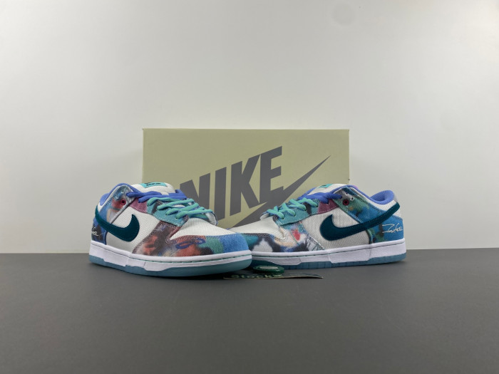 Nike SB Dunk Low Futura Laboratories Bleached Aqua  HF6061-400