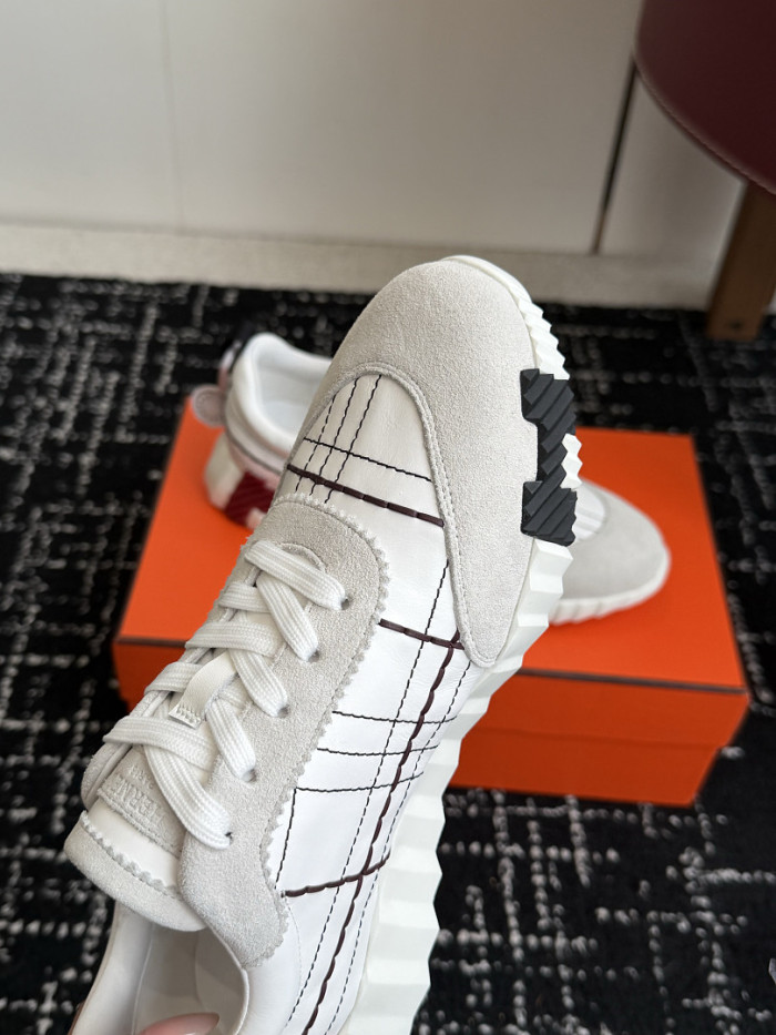 hms SNEAKER