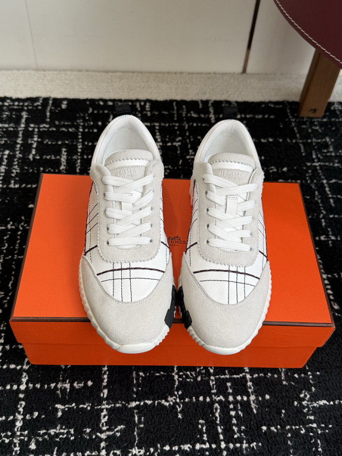 hms SNEAKER