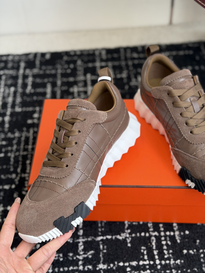 hms SNEAKER