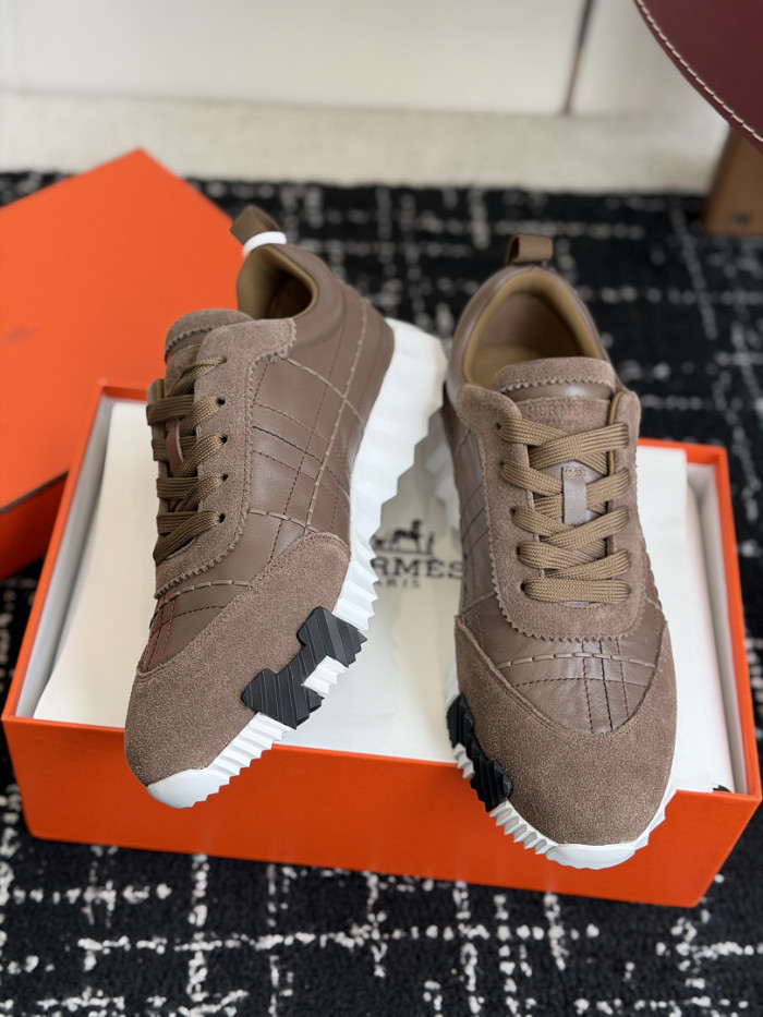 hms SNEAKER