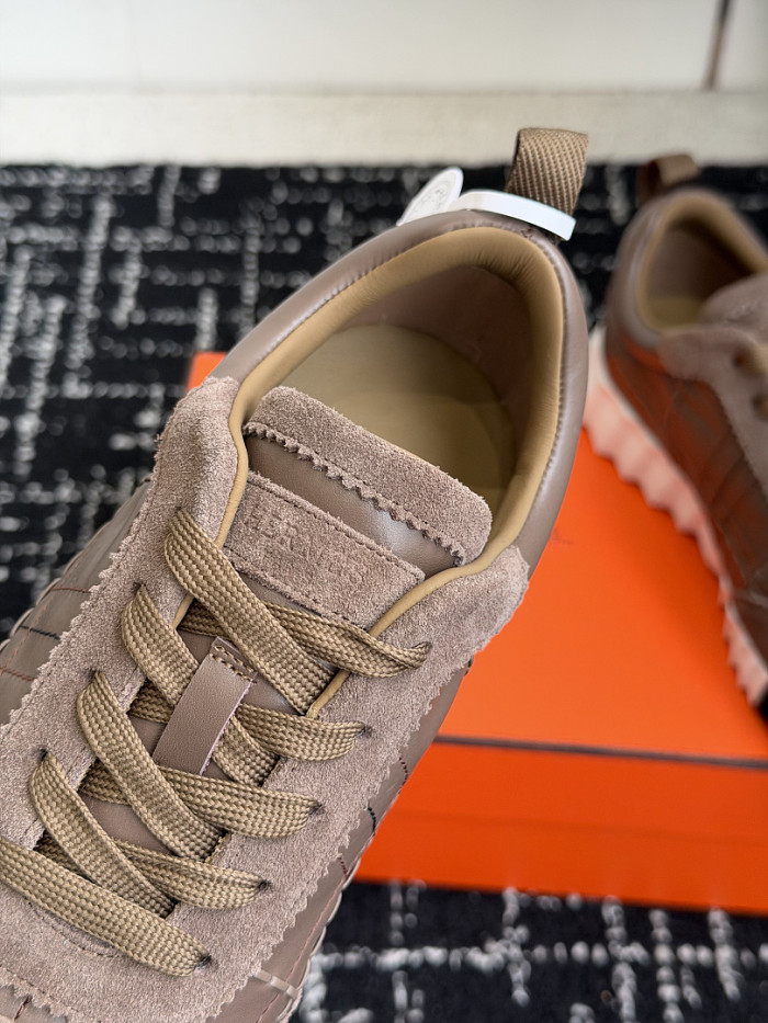 hms SNEAKER