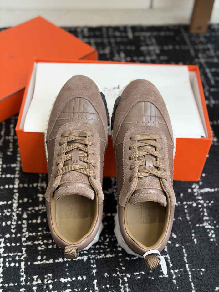 hms SNEAKER