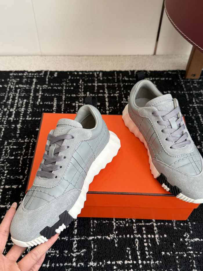 hms SNEAKER