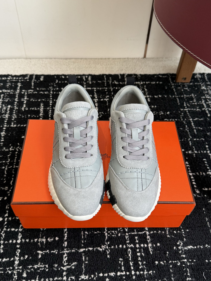 hms SNEAKER