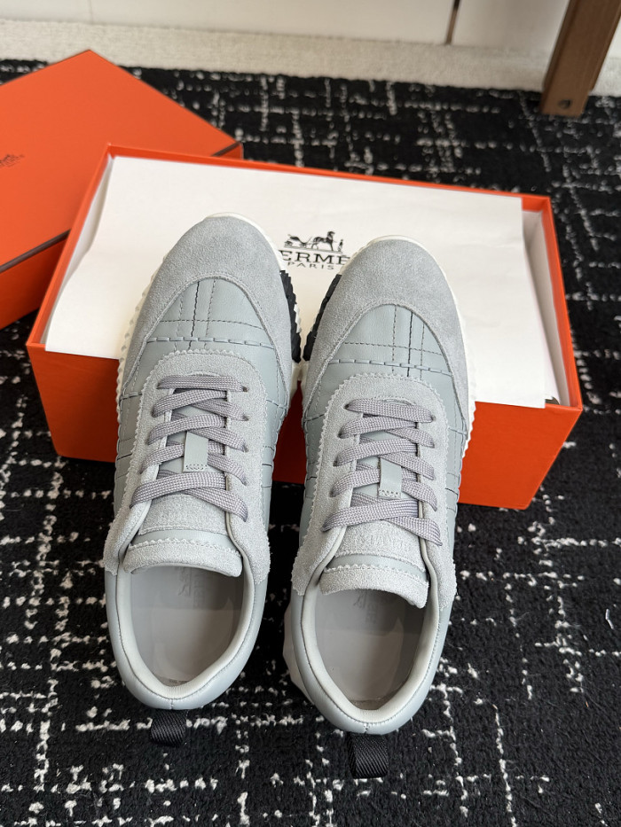 hms SNEAKER