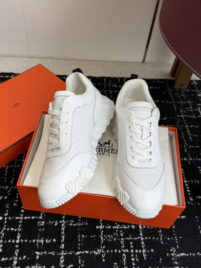 hms SNEAKER