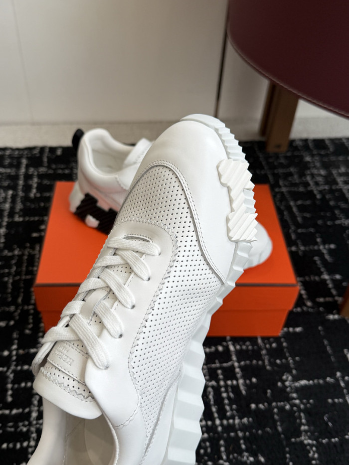 hms SNEAKER