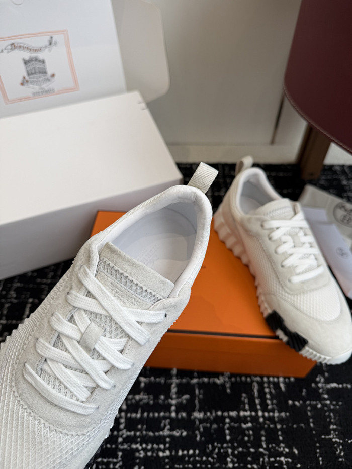 hms SNEAKER
