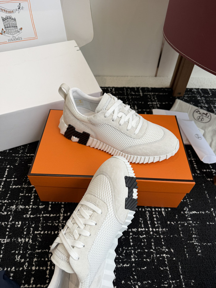 hms SNEAKER
