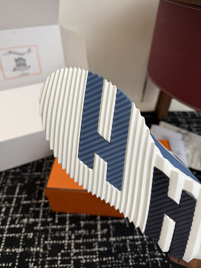 hms SNEAKER