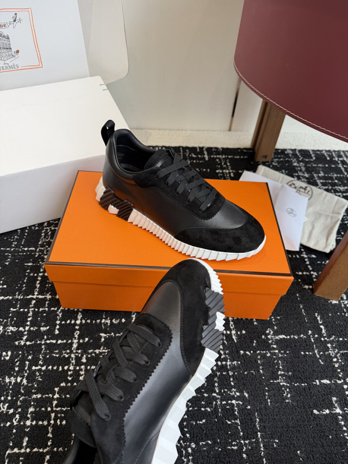 hms SNEAKER
