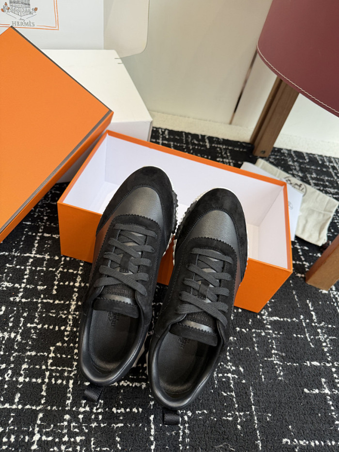 hms SNEAKER