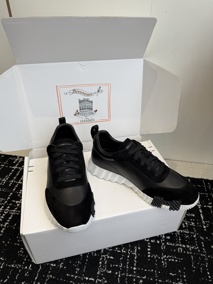 hms SNEAKER