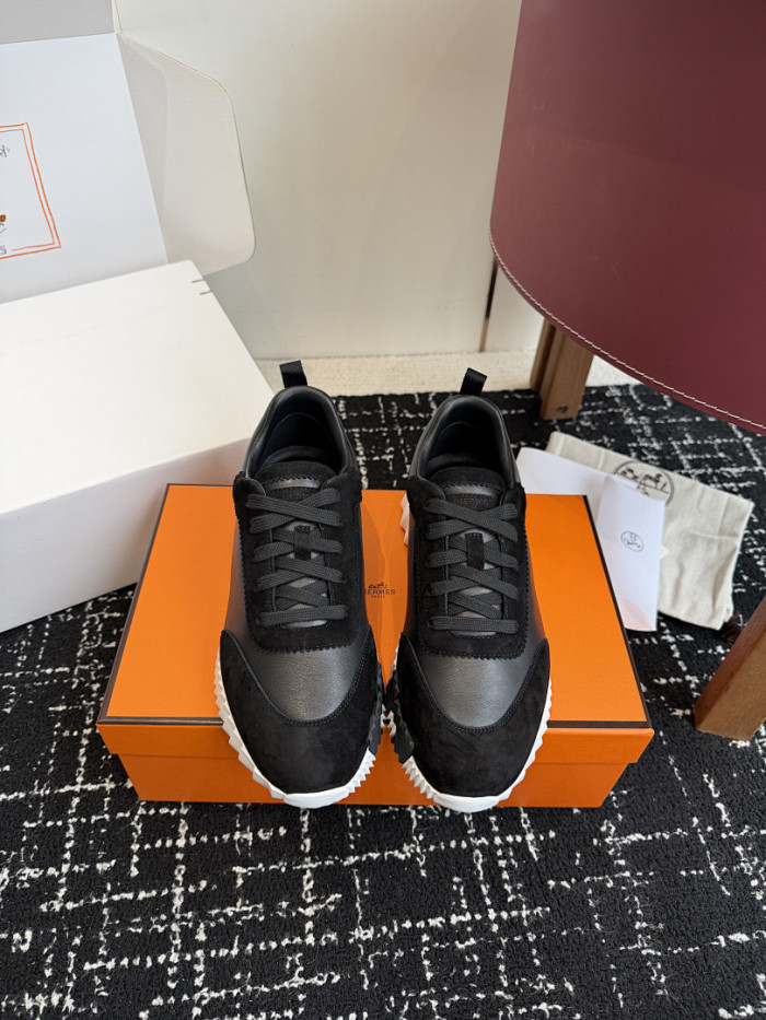 hms SNEAKER