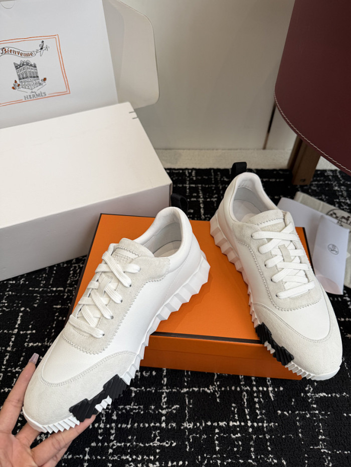 hms SNEAKER