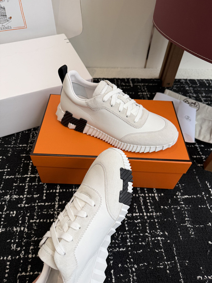 hms SNEAKER