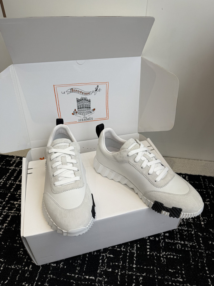 hms SNEAKER