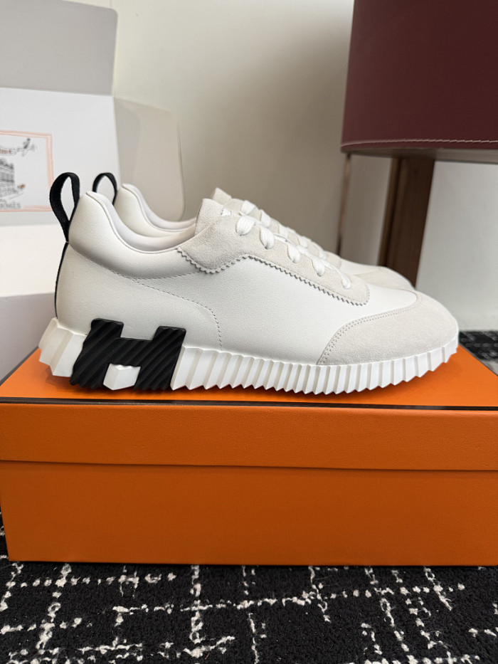 hms SNEAKER