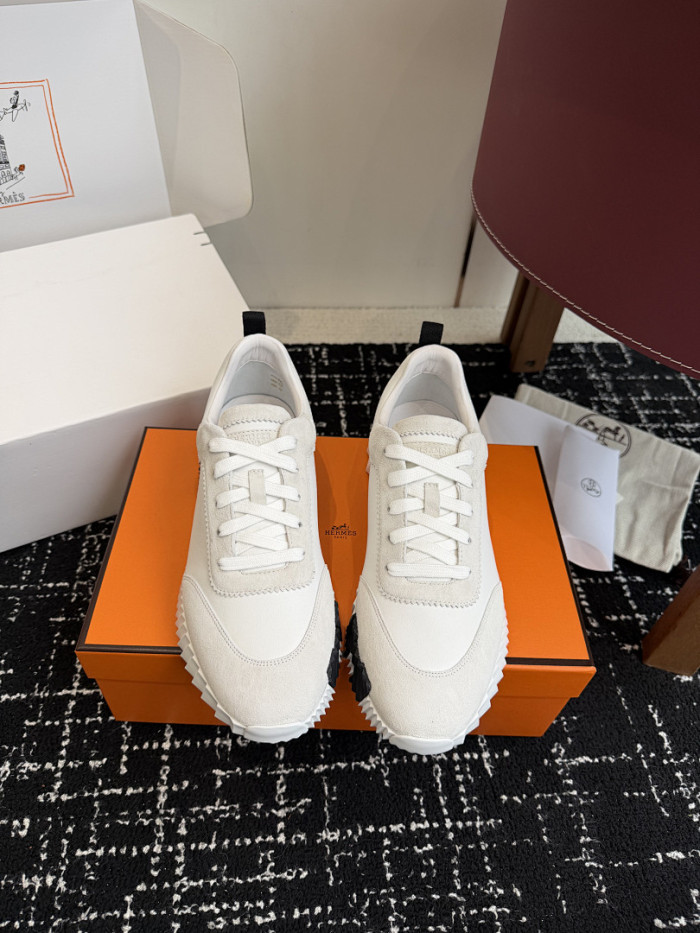 hms SNEAKER