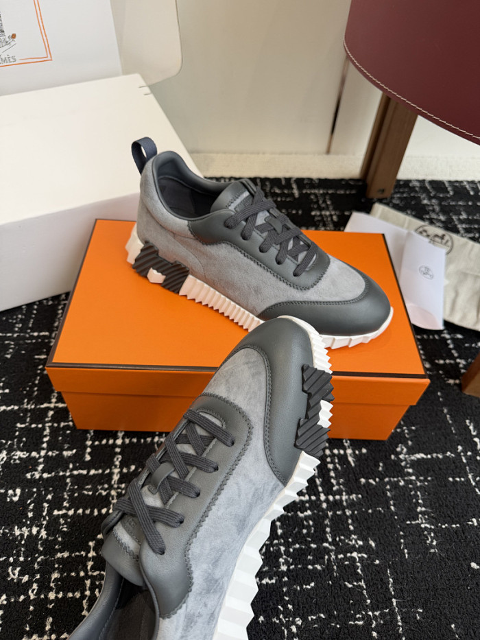 hms SNEAKER
