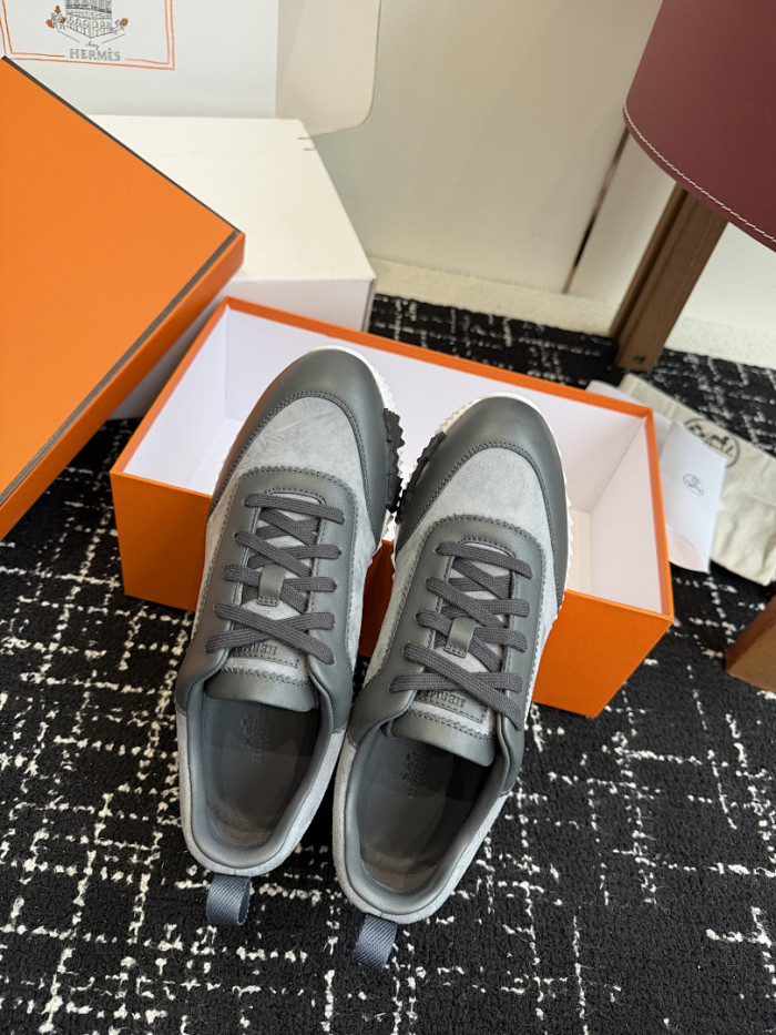 hms SNEAKER