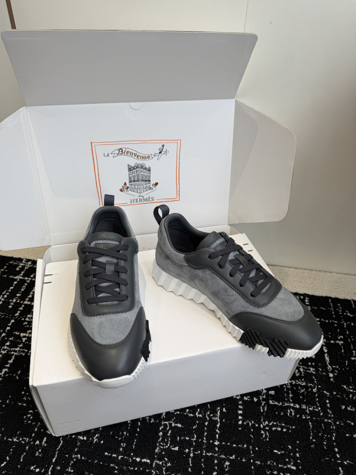hms SNEAKER