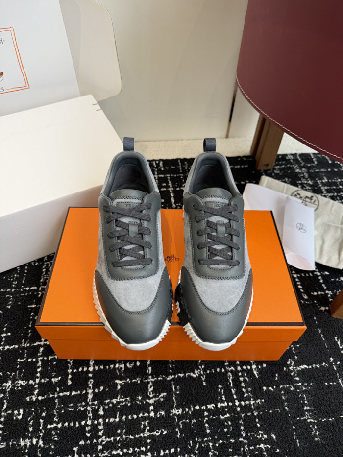 hms SNEAKER
