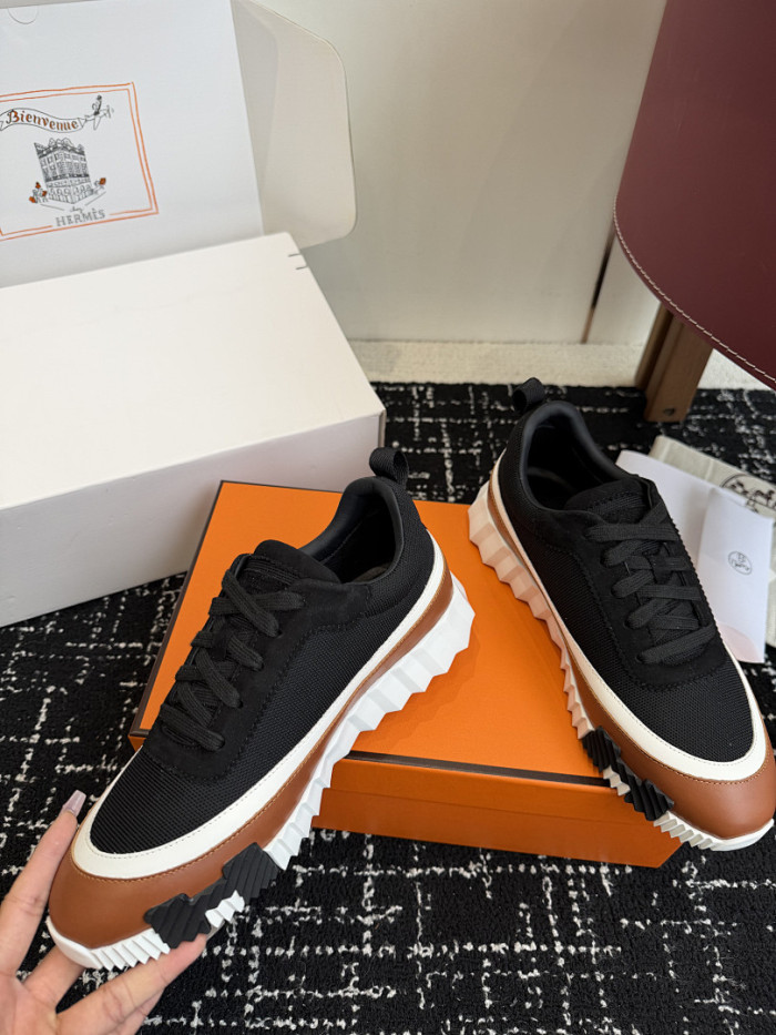 hms SNEAKER