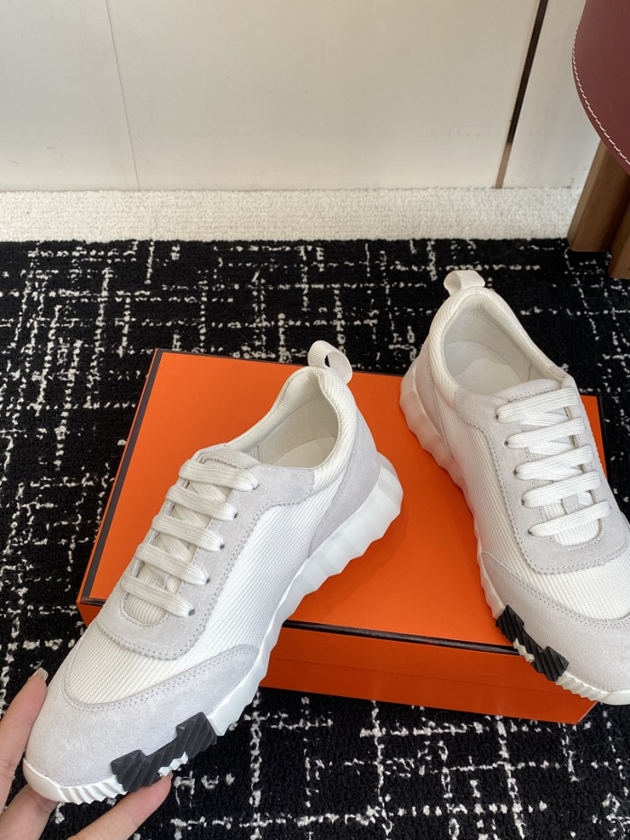 hms SNEAKER