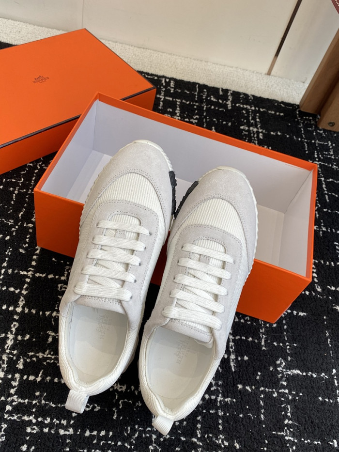 hms SNEAKER