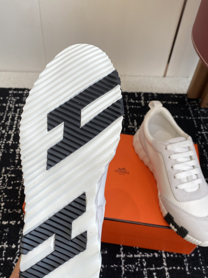 hms SNEAKER