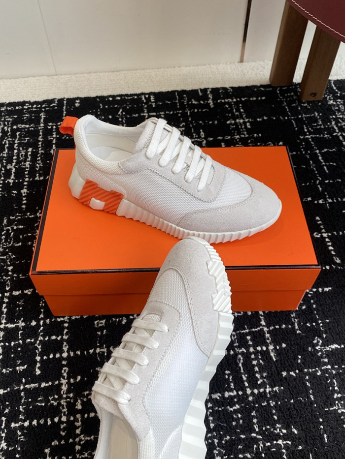 hms SNEAKER